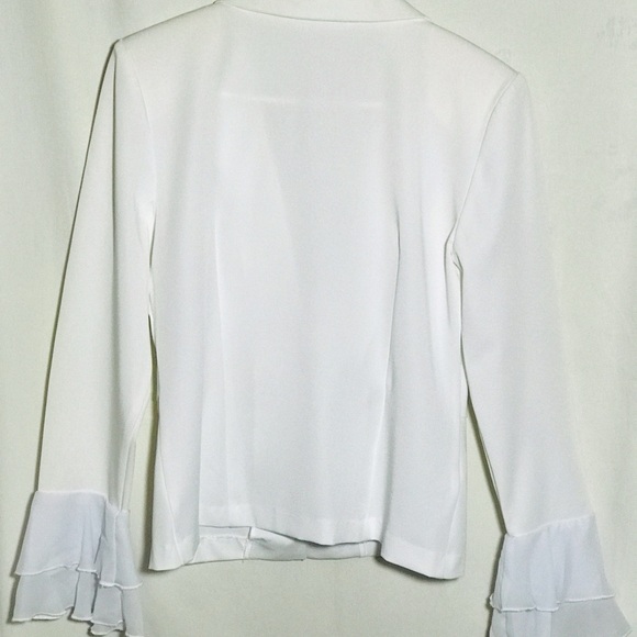 Women’s 2 piece suit..Jacket & Skirt..Winter White..missing tags. Size 10 - Picture 3 of 5